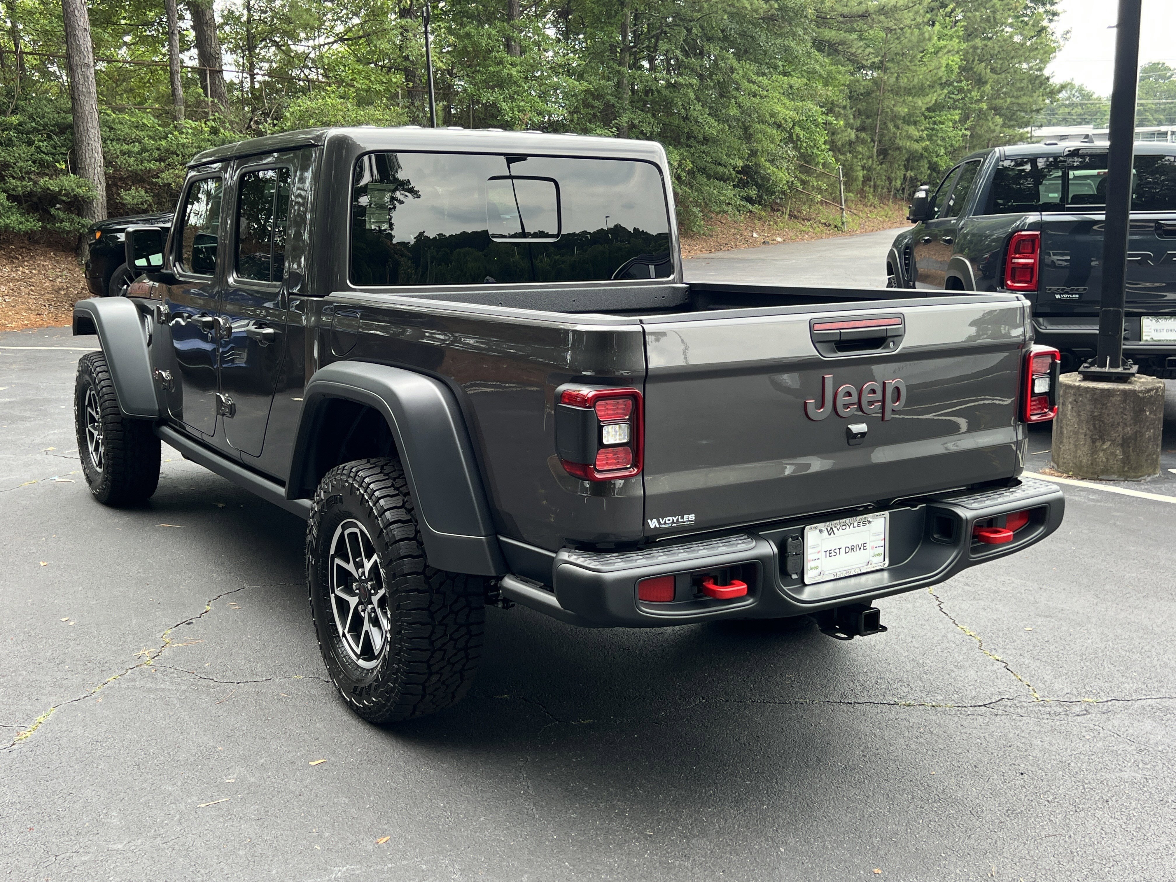 New 2026 Granite Crystal Metallic Clear-Coat Exterior Paint Jeep Rubicon image 6