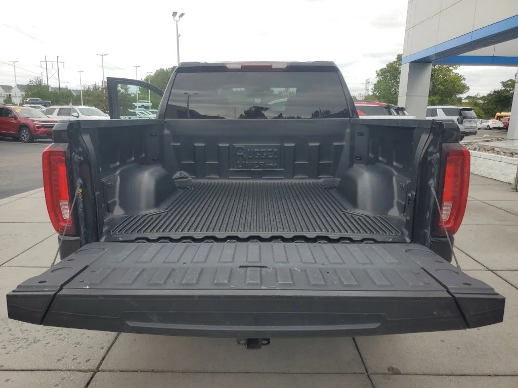 Used 2025 Black GMC SLT image 18