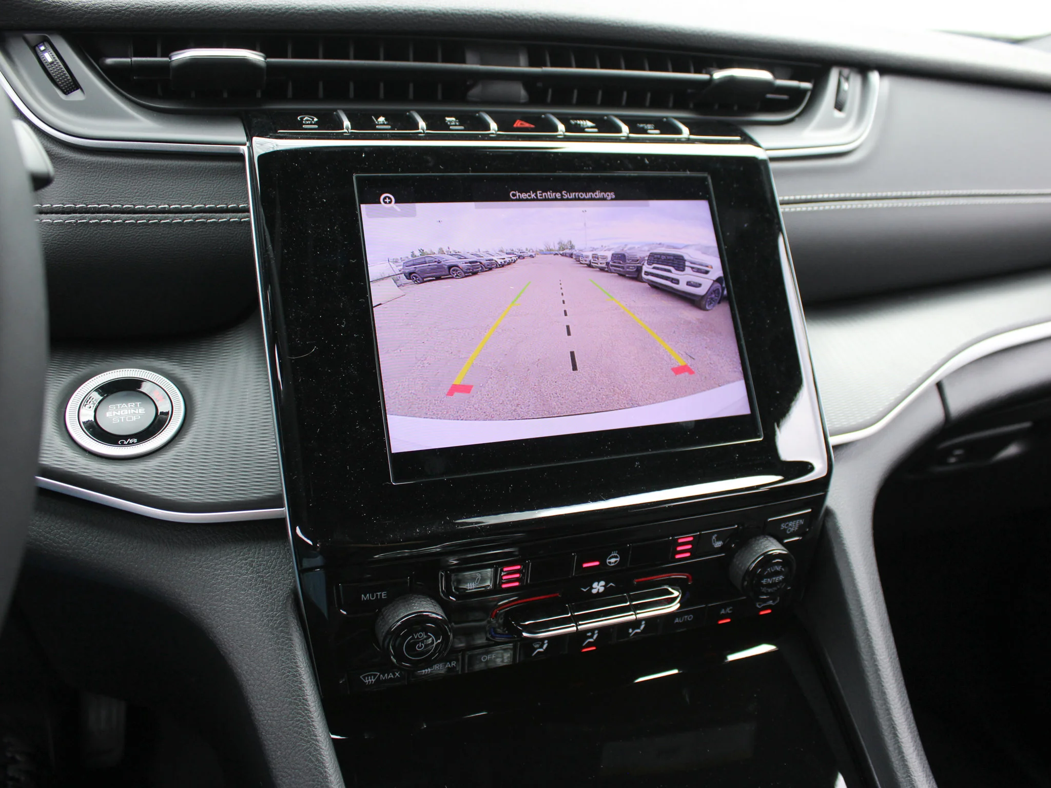 New 2025 White Jeep Altitude* 4x4, Sunroof, Heated Leather, Wireless Charging Pad image 19