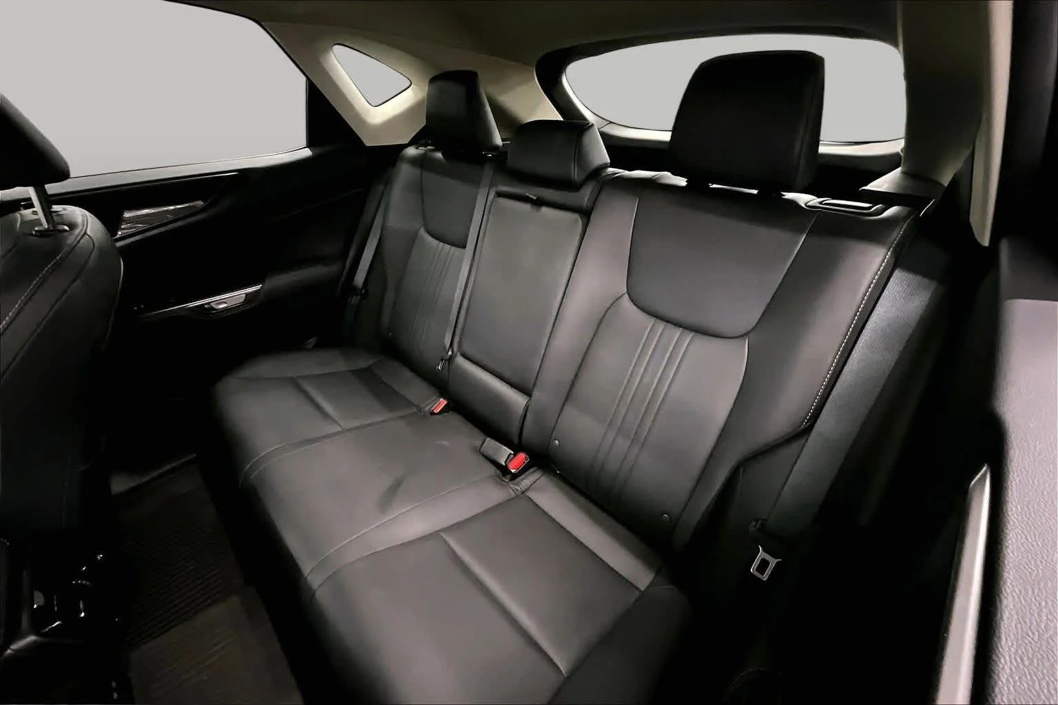 Used 2025 Atomic Silver Lexus Premium image 19