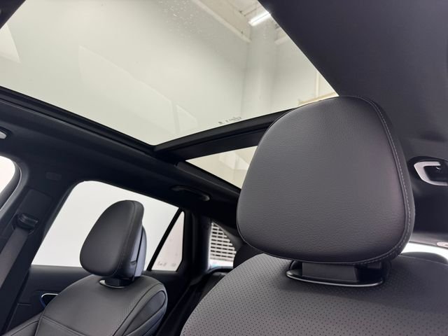 New 2026 Polar White Mercedes-Benz GLC 300 image 6