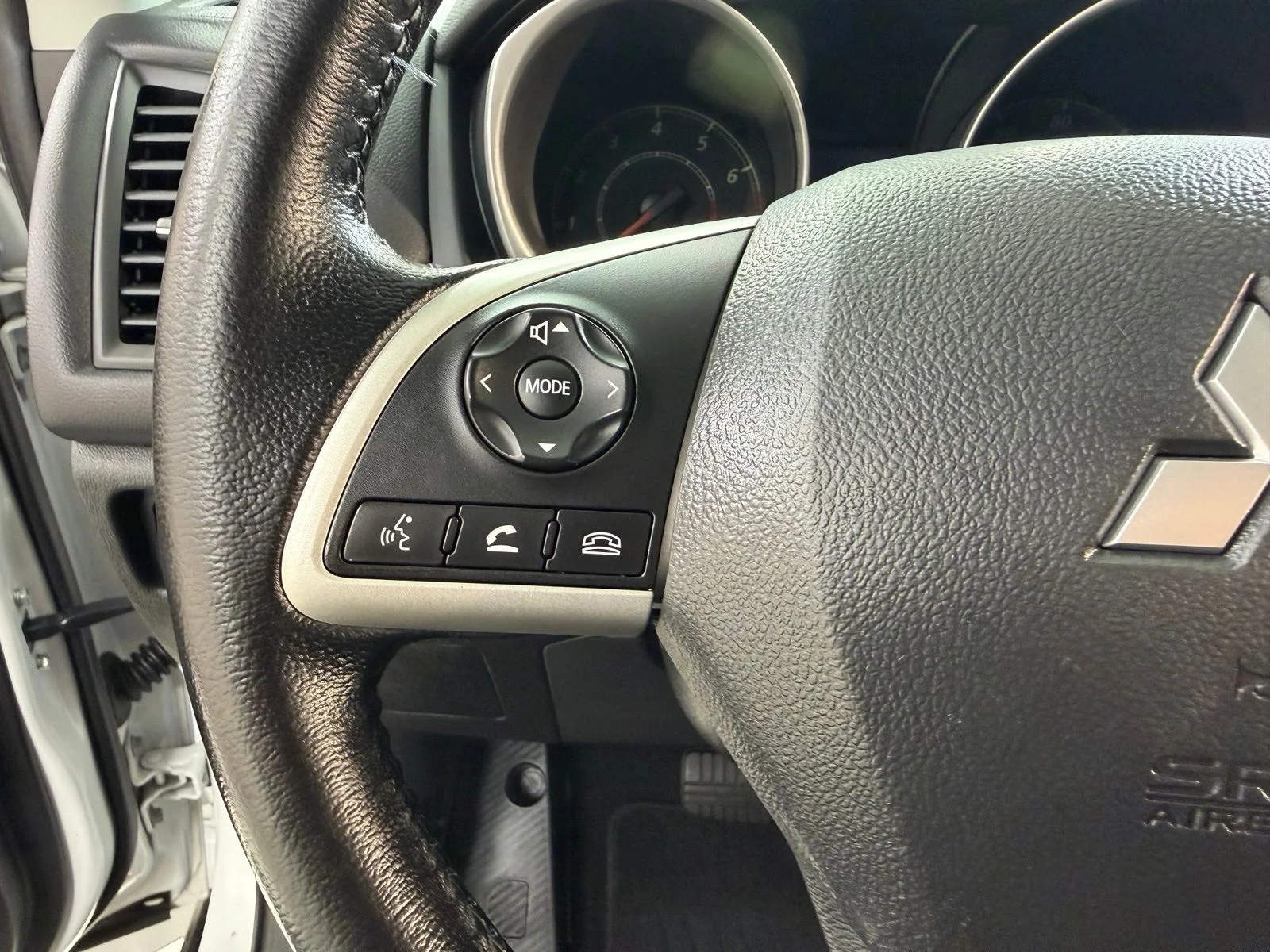 Used 2015  Mitsubishi ES image 21
