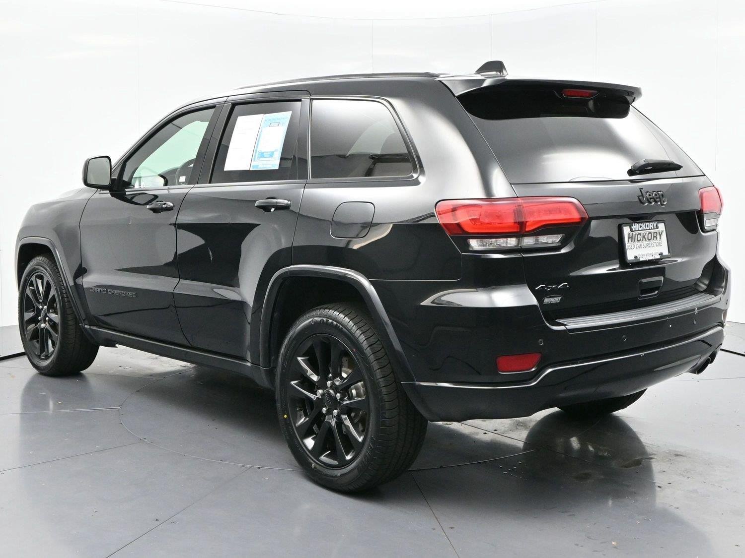 Used 2017 Diamond Black Crystal Pearlcoat Jeep Altitude image 5