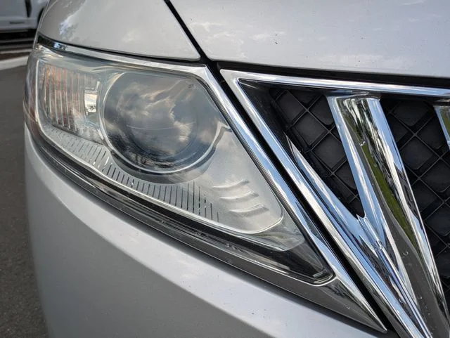 Used 2014 Gray Lincoln Base image 10