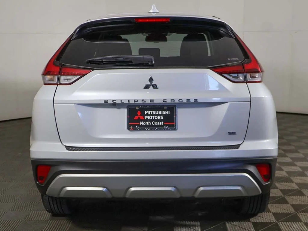 New 2026 White Mitsubishi SE image 12