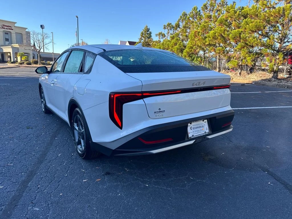 New 2025 White Kia LXS image 5