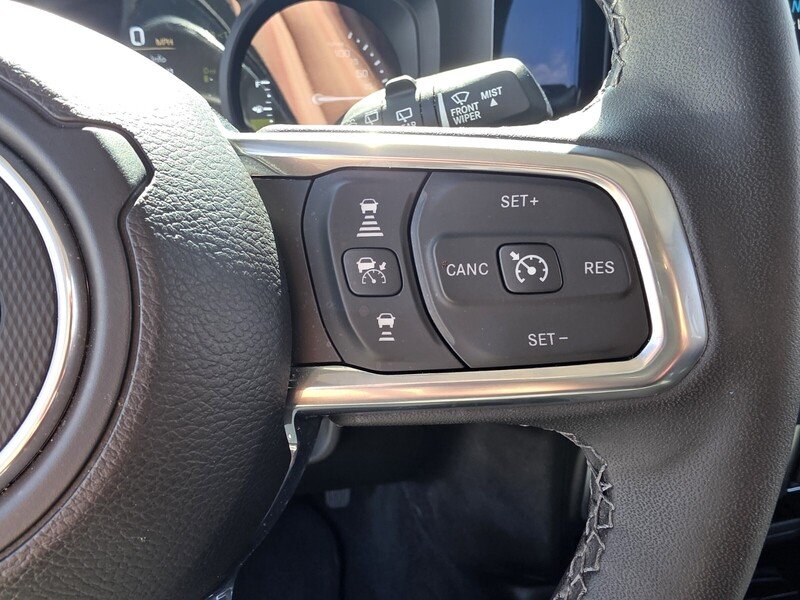 Used 2025 Crystal Metallic JEEP SAHARA 4X4 image 28
