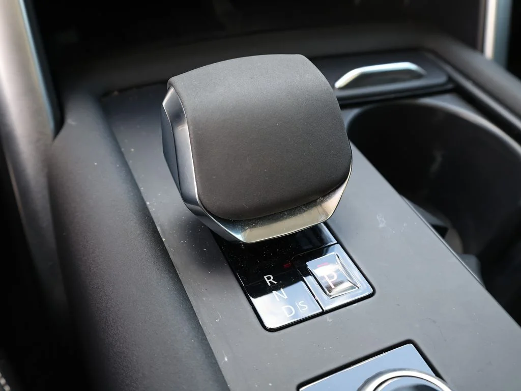 Used 2024 White Land Rover S image 30