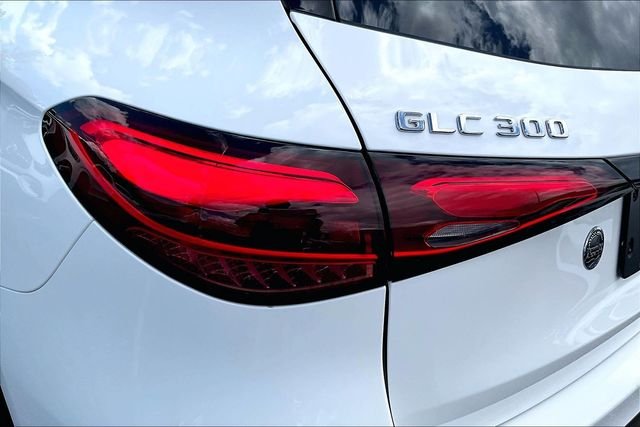 Used 2026 White Mercedes-Benz GLC 300 image 25