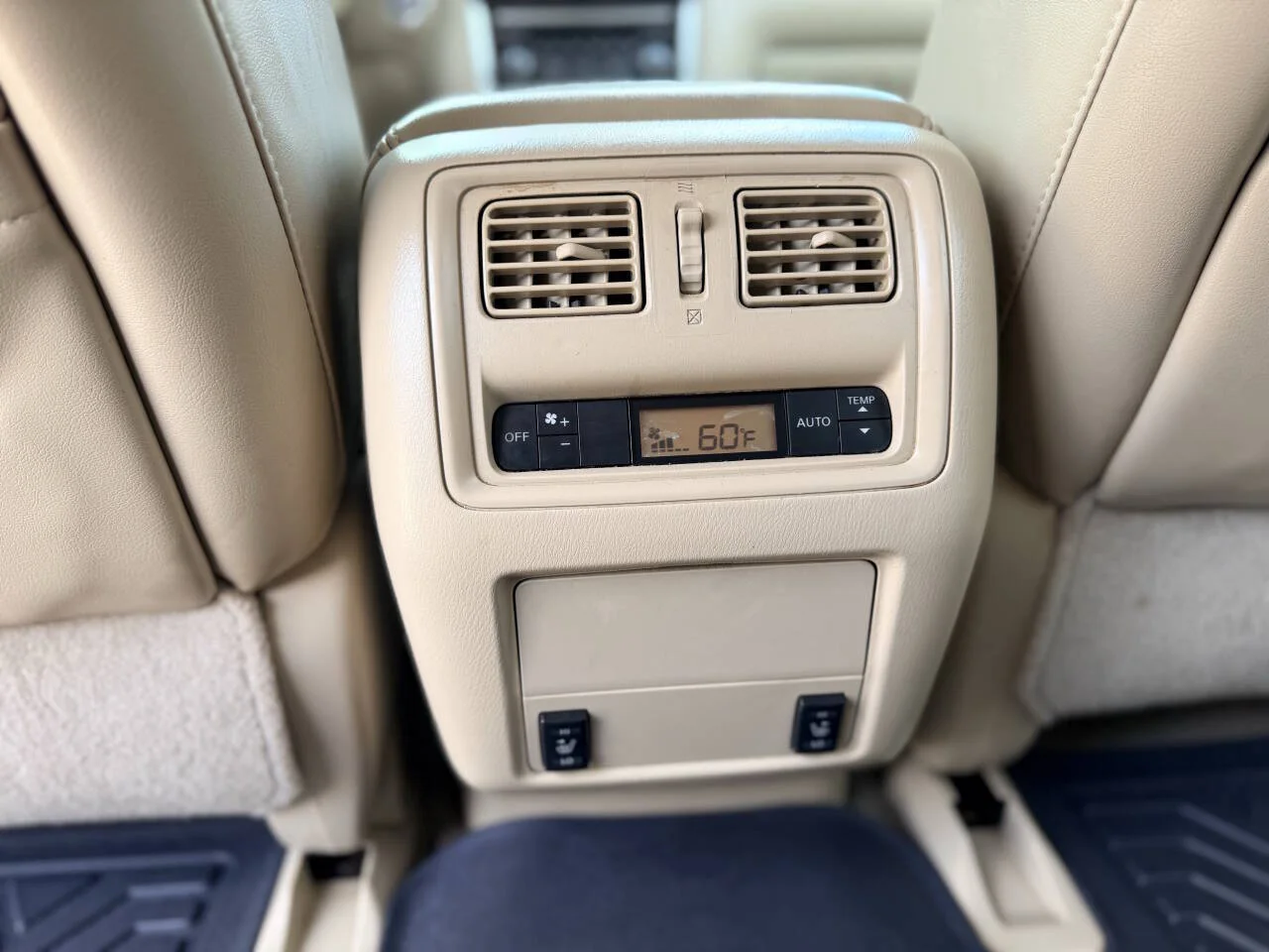 Used 2014 Tan Nissan SL 4dr SUV image 18