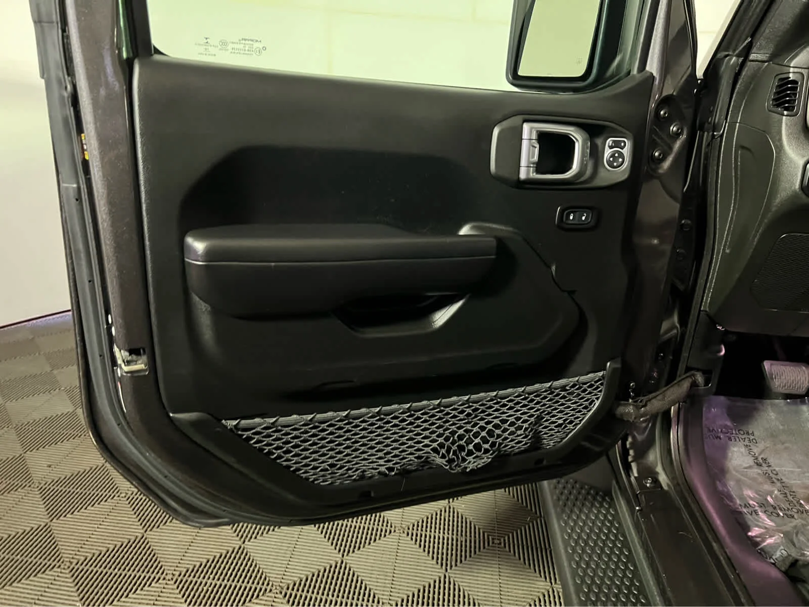 Used 2019 Granite Crystal Metallic Clearcoat Jeep Sport S image 22