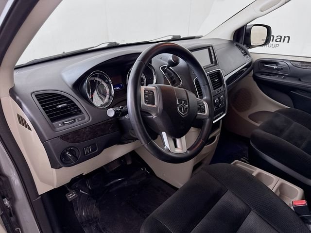 Used 2016 Silver Dodge SE image 9