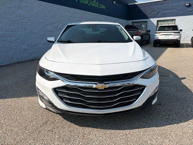 Used 2024 Summit White Chevrolet LT image 8