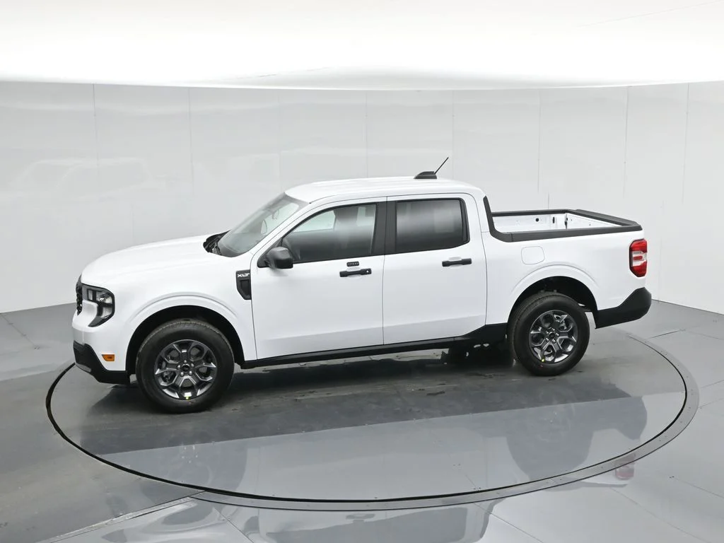 New 2026 Oxford White Ford XLT image 43