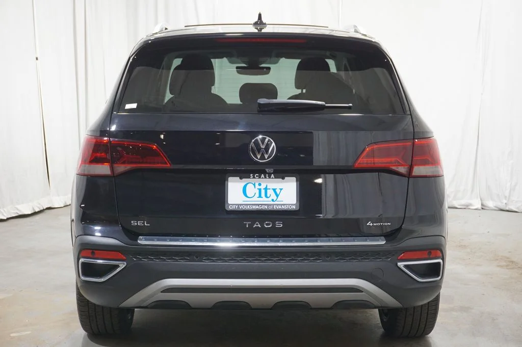 Certified Used 2023 Black Volkswagen 1.5T SEL image 11