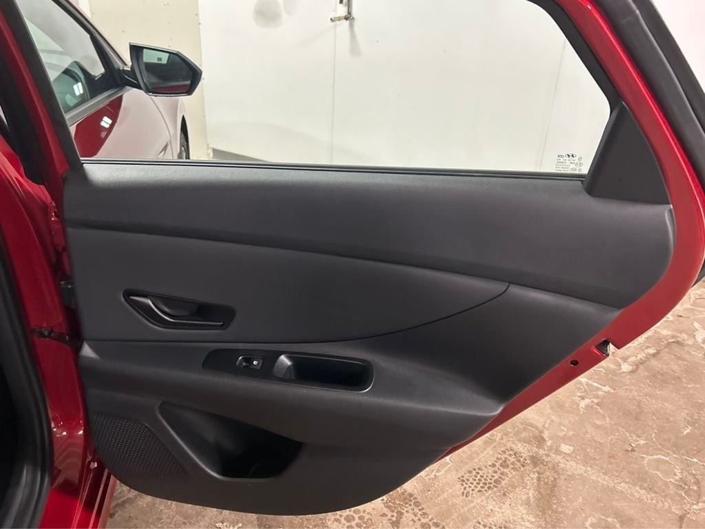 Used 2025 Red Hyundai SEL Sport image 30