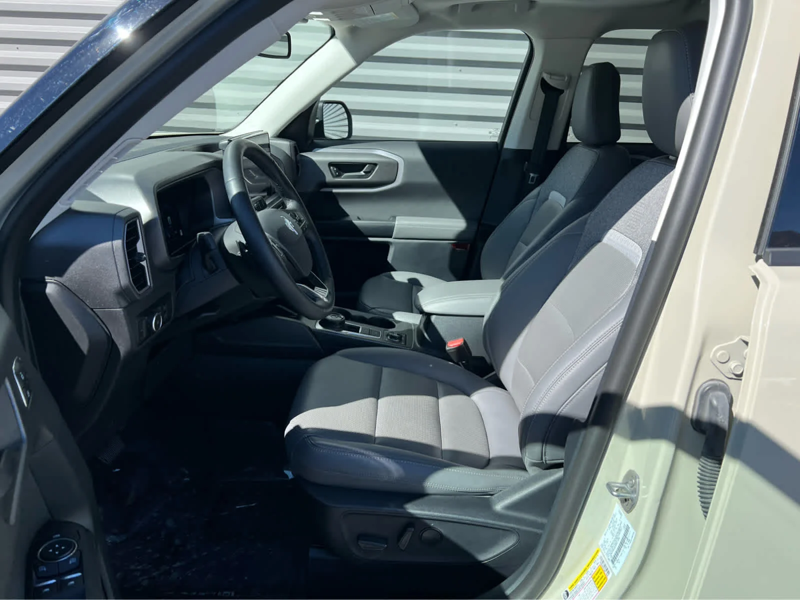 Used 2025 Desert Sand Ford Badlands image 28