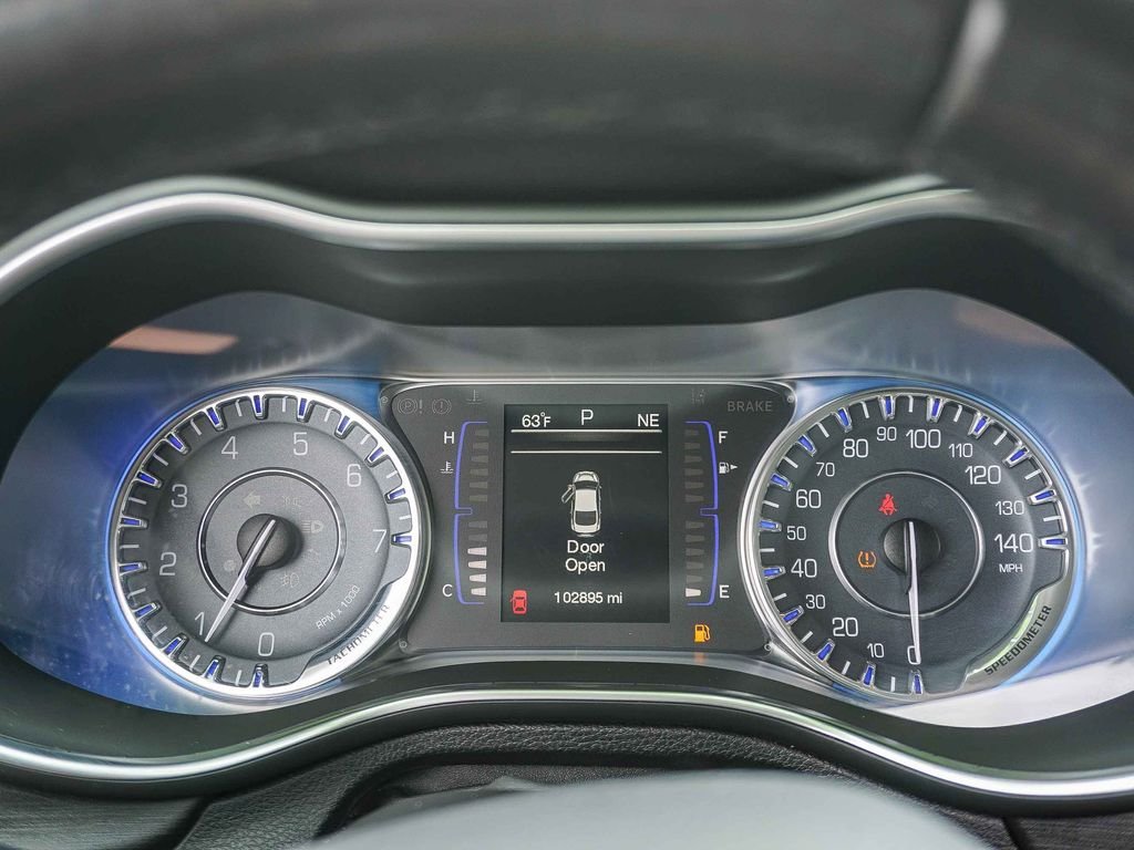 Used 2015 Silver Chrysler Limited image 22