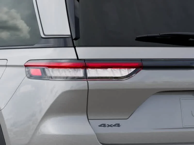 New 2026 Silver Zynith Jeep Laredo Altitude image 9