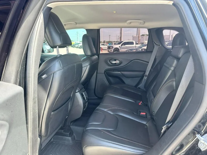 Used 2019 Diamond Black Crystal Pearlcoat Jeep Trailhawk 4x4 image 10