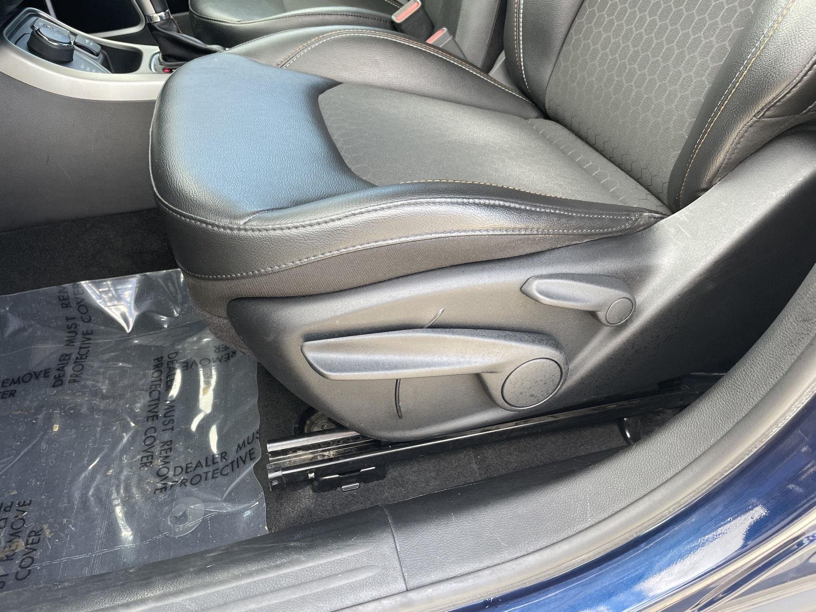 Used 2018 Jazz Blue Pearlcoat Jeep Latitude image 17
