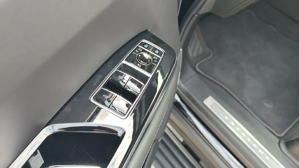 2026 Cadillac Escalade ESV V-Series - Photo 10