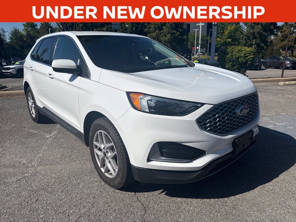 Used 2023 White Ford SEL image 1