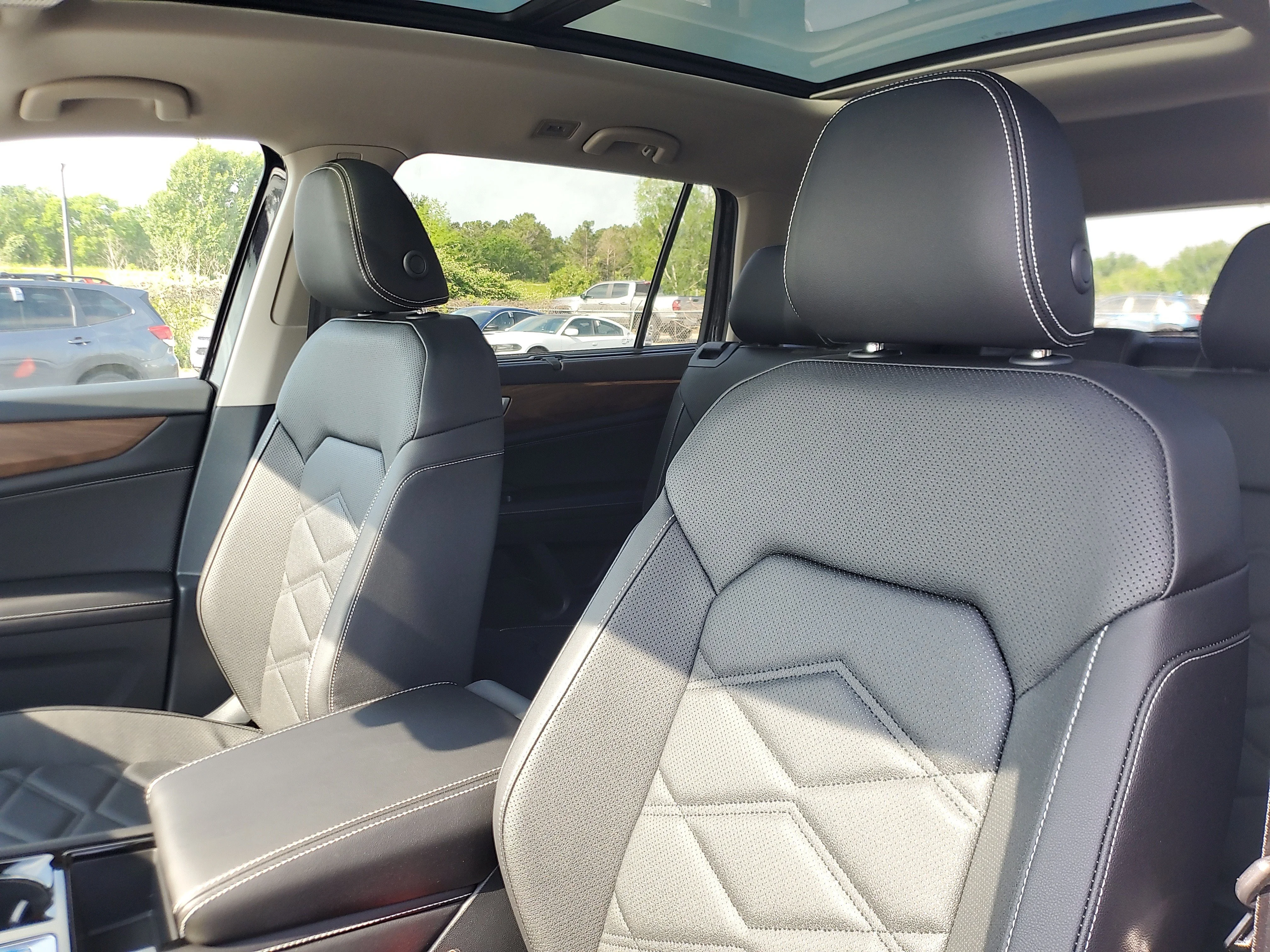 New 2026 Black Volkswagen 2.0T SE w/Technology image 15