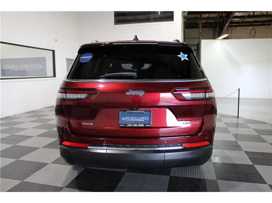 Used 2023 Velvet Red Pearlcoat Jeep Limited image 7
