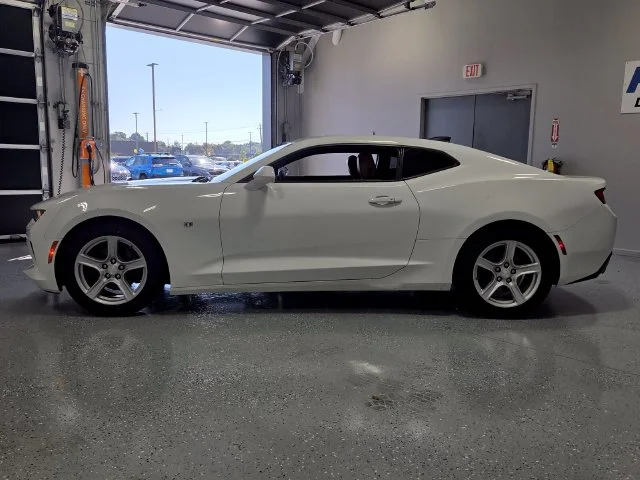 Used 2016 White Chevrolet 2LT image 2