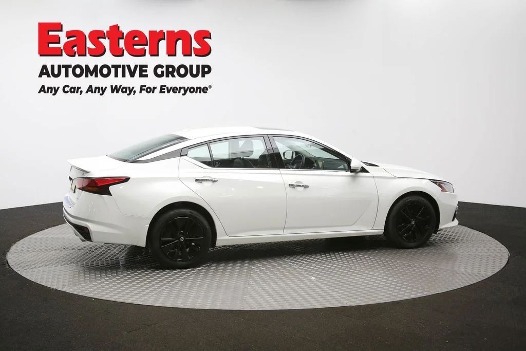 Used 2022 White Nissan 2.5 SL image 43