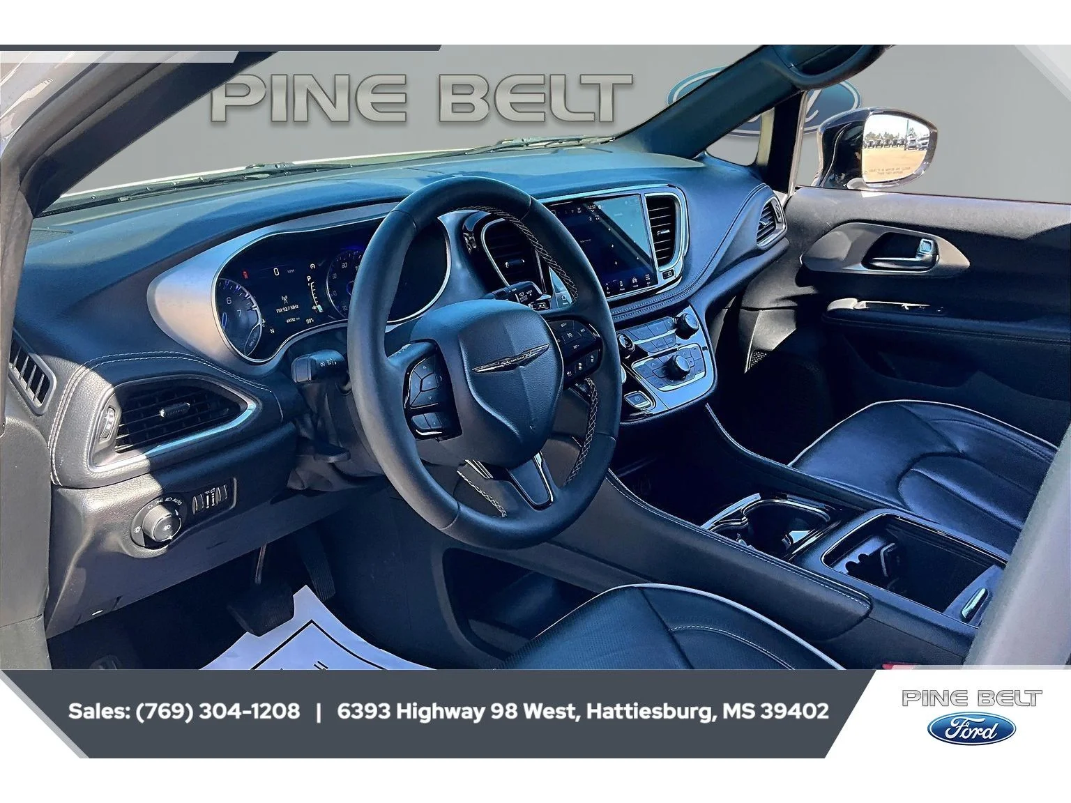 Used 2025 Bright White Clearcoat Chrysler Limited image 12