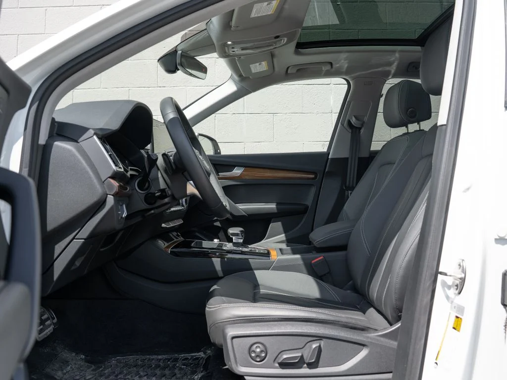 Used 2024 White Audi  image 17