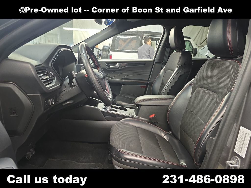 Used 2025 Gray Ford ST-Line Select image 4