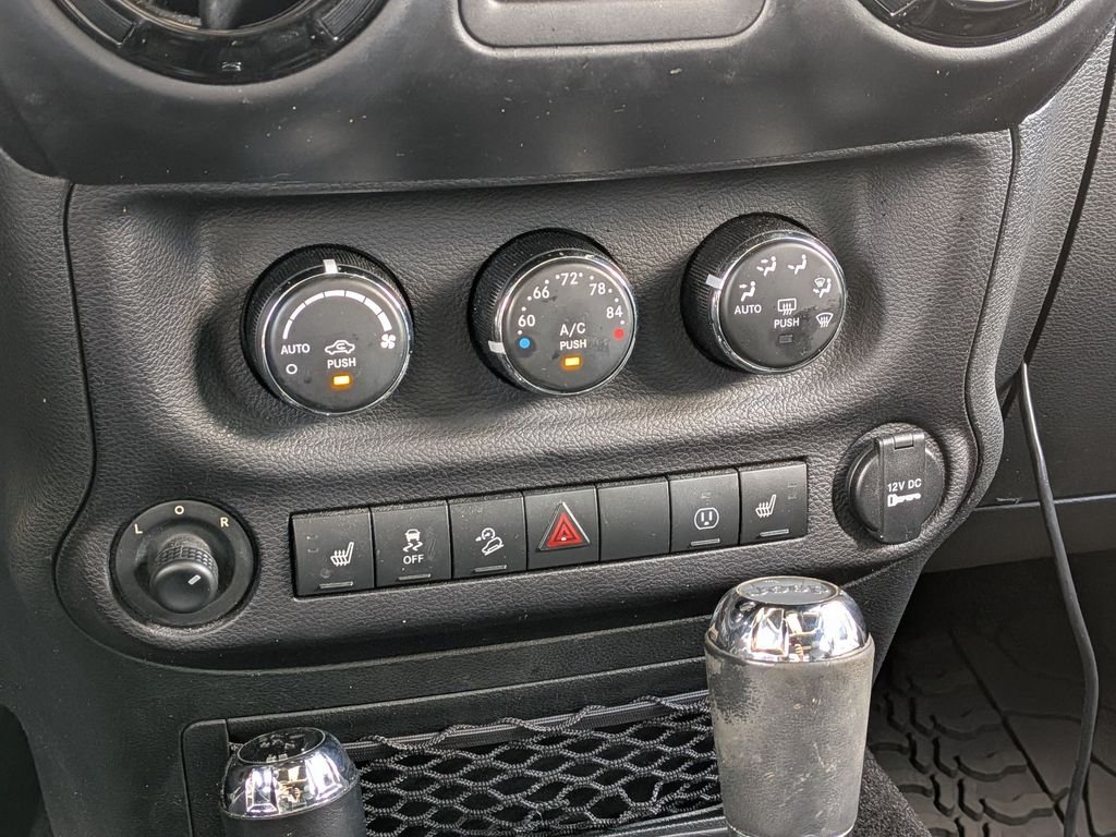 Used 2017 Silver Jeep Unlimited Sahara image 13