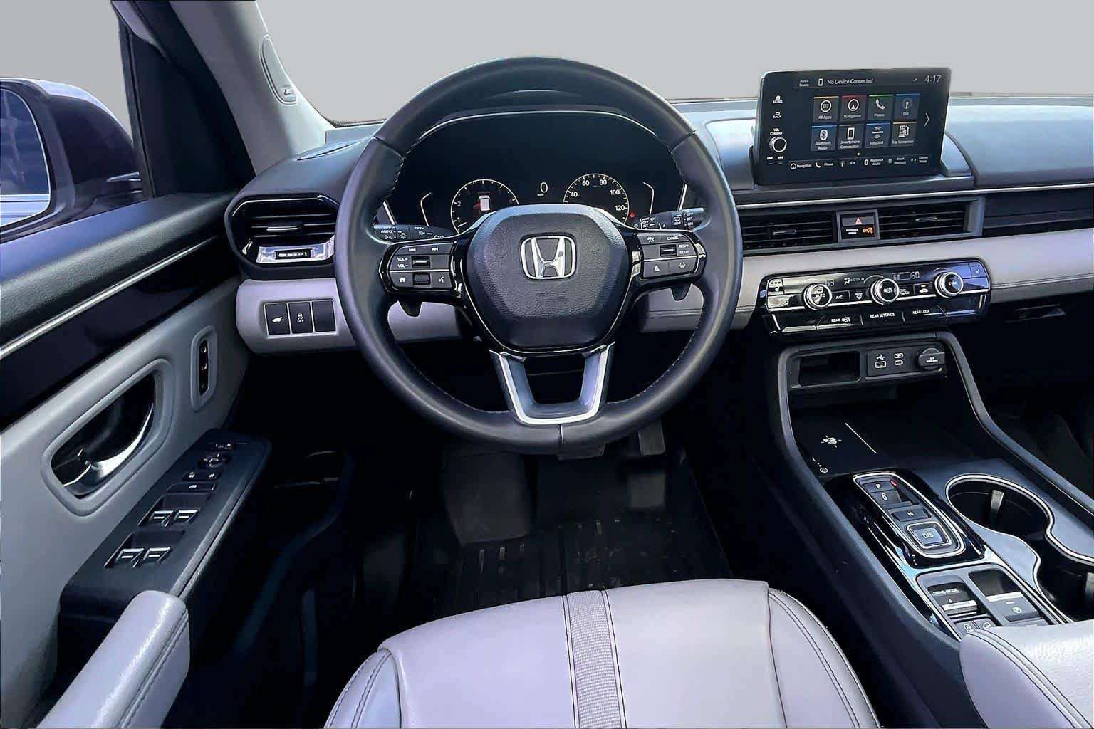 Used 2023 Platinum White Pearl Honda Touring image 6