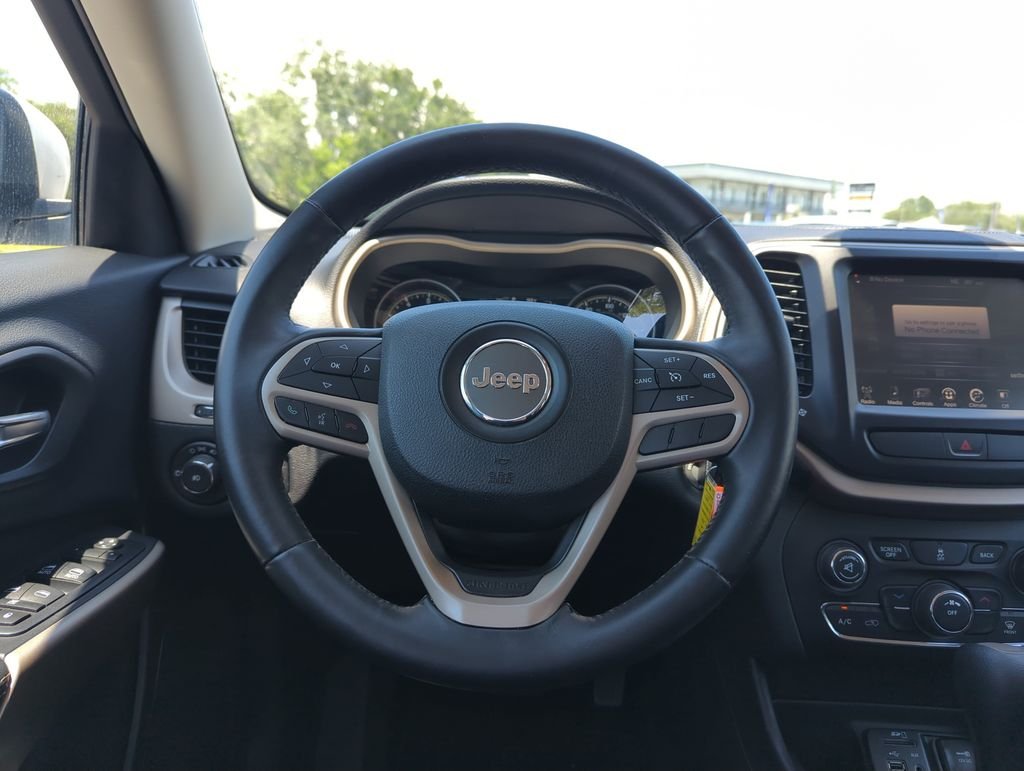 Used 2017 White Jeep Latitude image 17