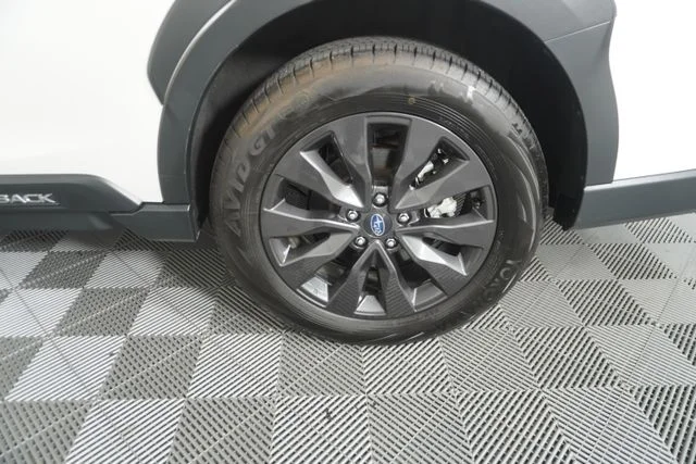 Certified Used 2025 Crystal White Pearl Subaru Onyx Edition image 18