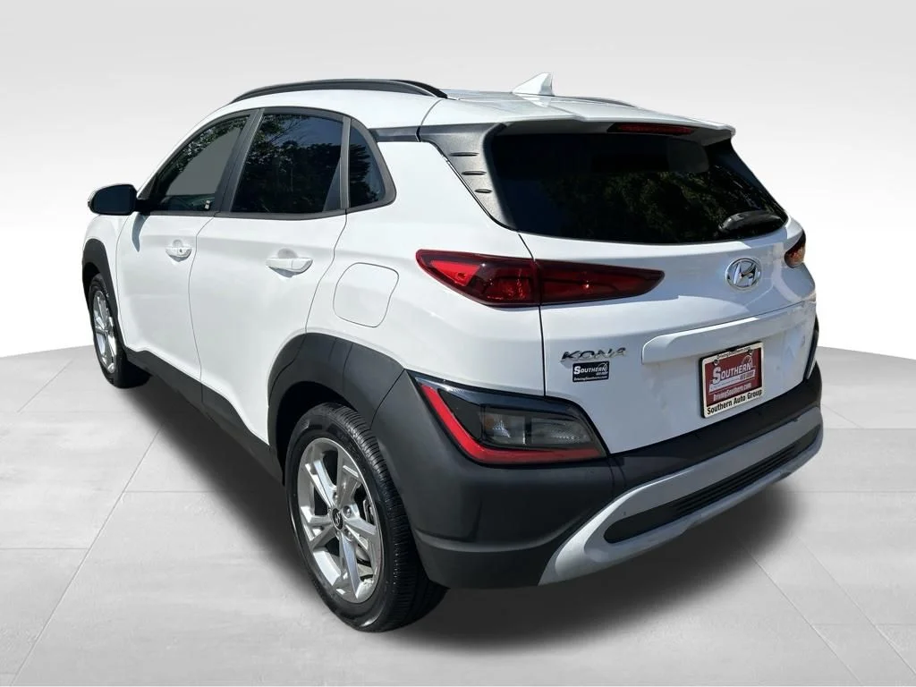 Used 2023 White Hyundai SEL image 3