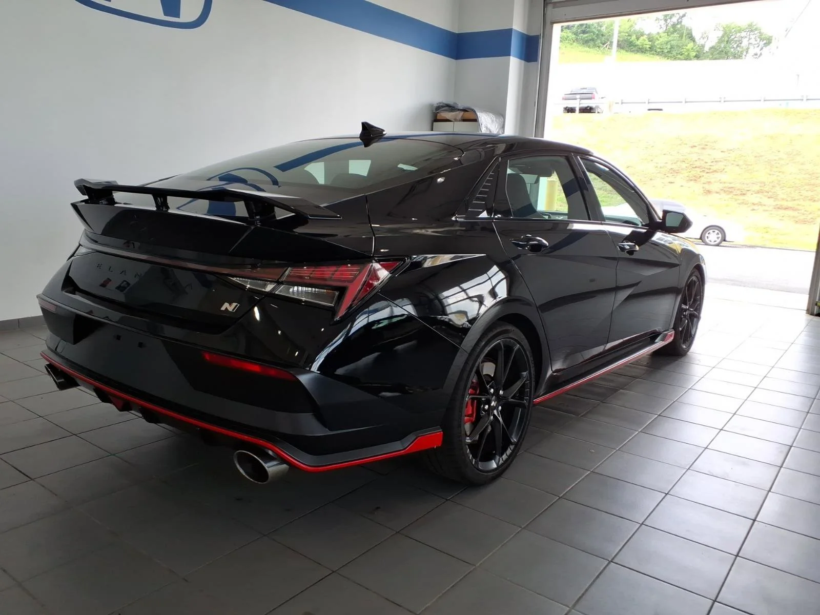 Used 2025 Abyss Black Hyundai Base image 5
