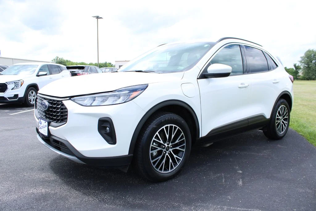 Used 2024 White Metallic Ford Base image 3