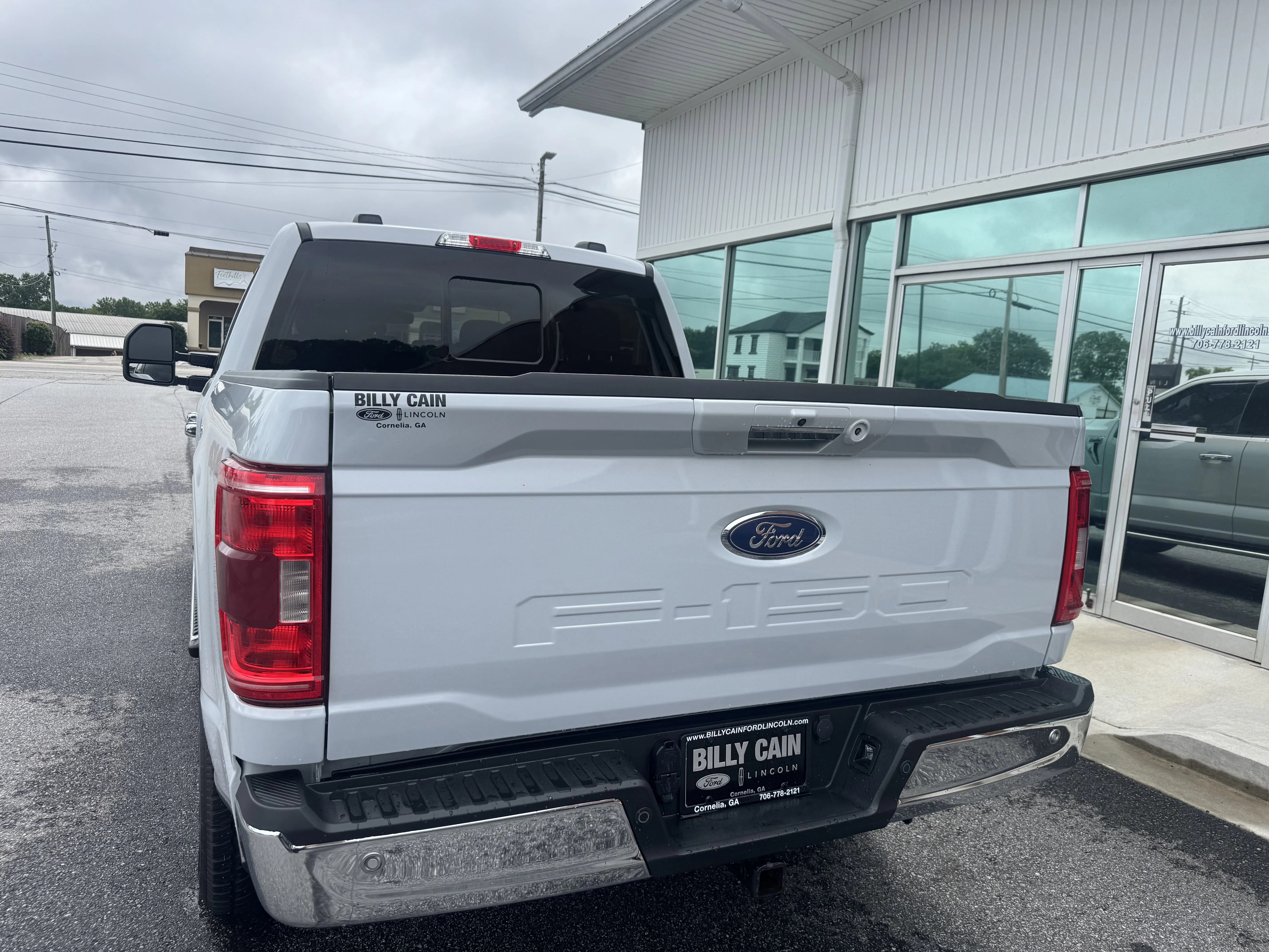 Used 2022 Oxford White Clearcoat Ford XLT image 3