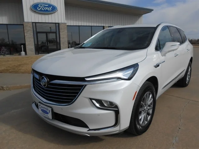 2024 Buick Enclave Essence AWD's photo