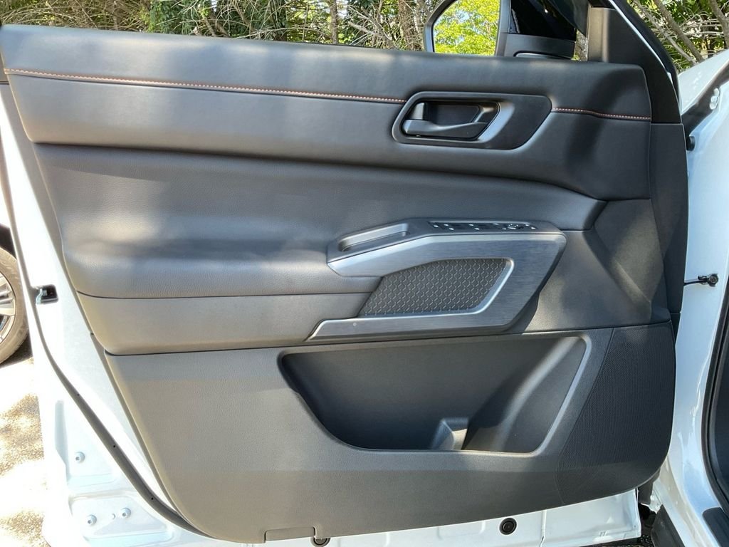 Used 2025 White Nissan Rock Creek image 34