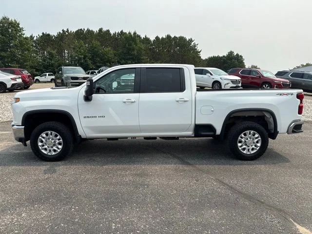 Used 2022 White Chevrolet LT image 9