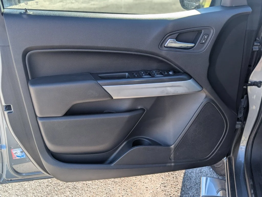Used 2019 SATIN STEEL METALLIC Chevrolet 2WD LT image 15