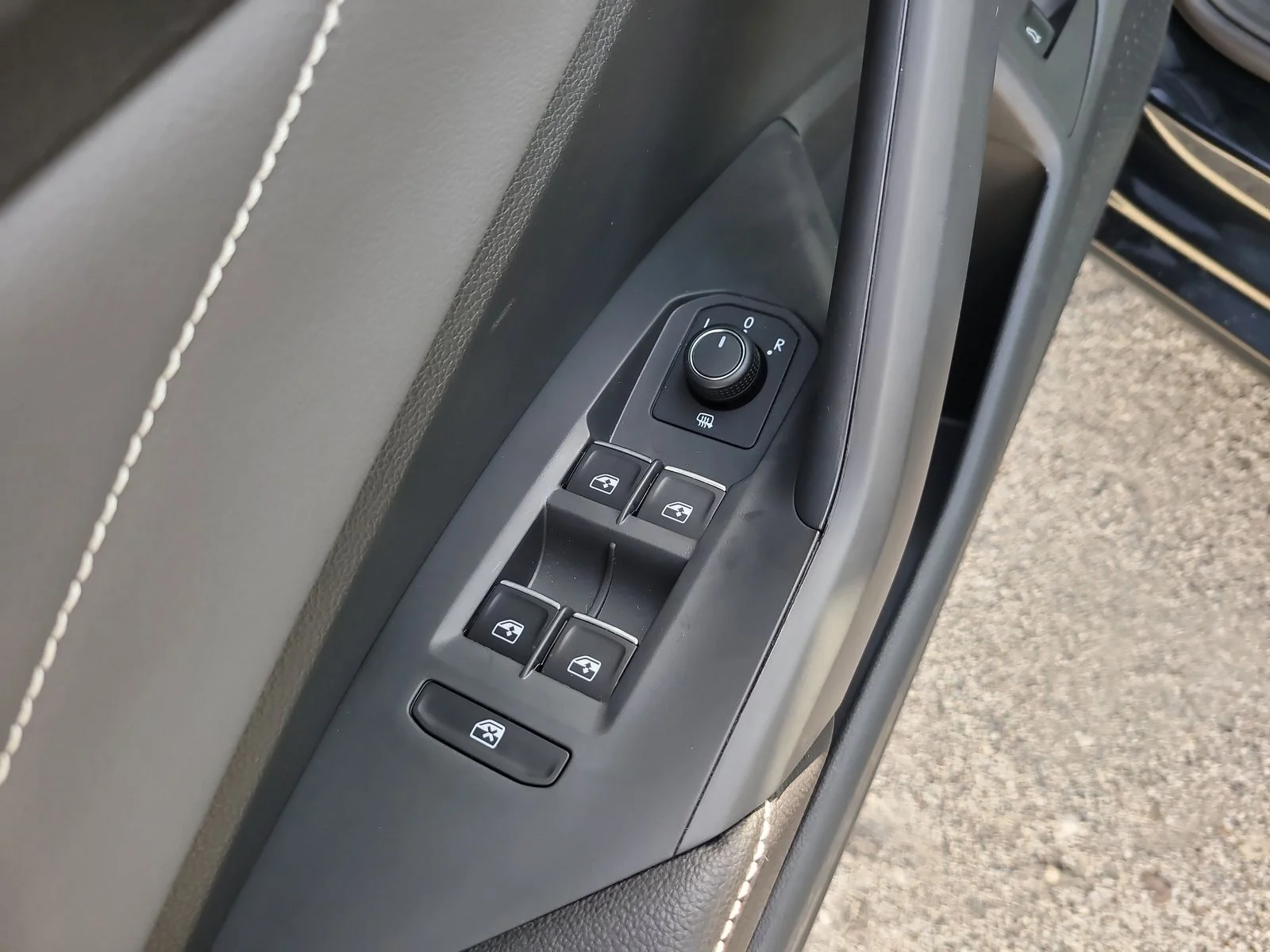 New 2026 Deep Black Pearl Volkswagen 1.5T SEL image 17
