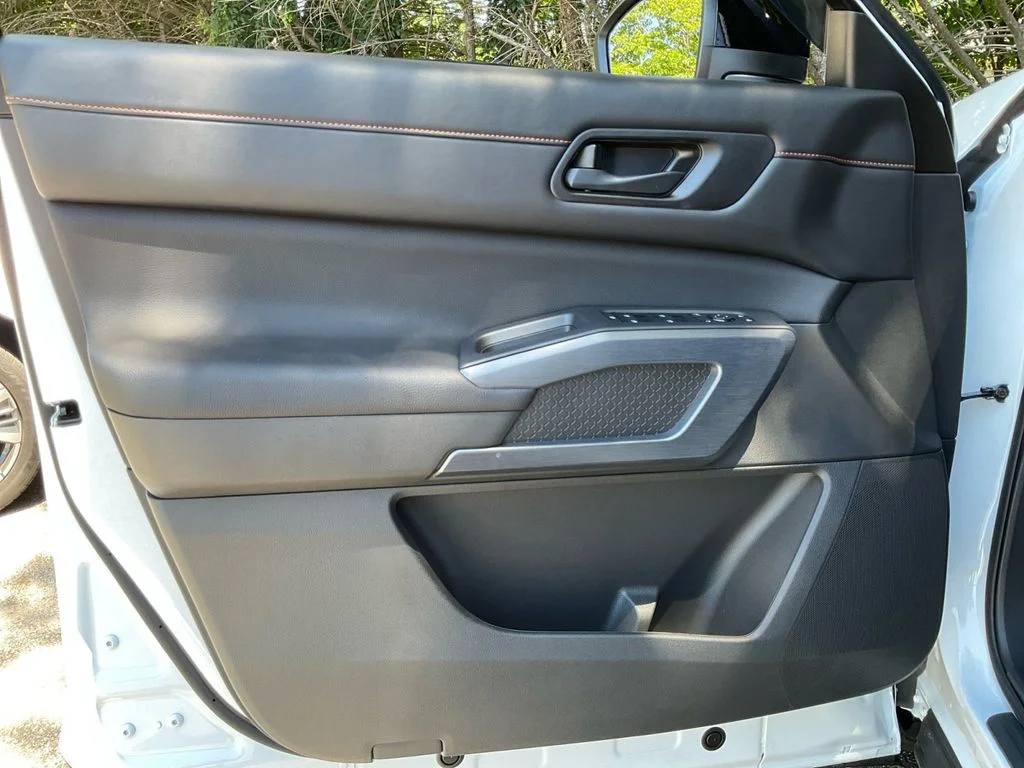 Used 2025 White Nissan Rock Creek image 34