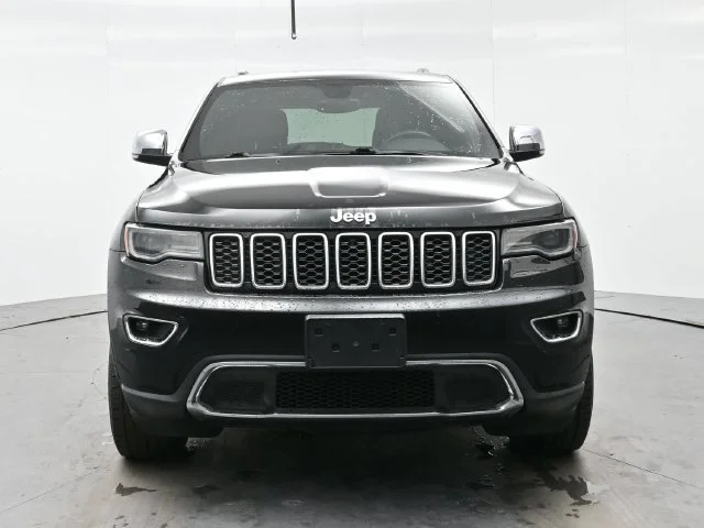 Used 2017 Diamond Black Crystal Pearlcoat Jeep Limited image 2