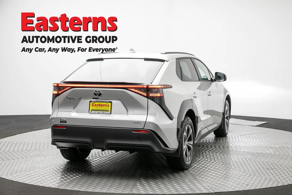 Used 2024 Silver Toyota XLE image 5